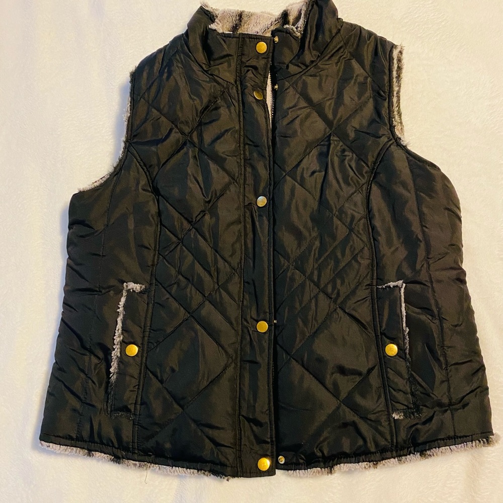 Reversible Puffer Vest - Picture 16 of 16